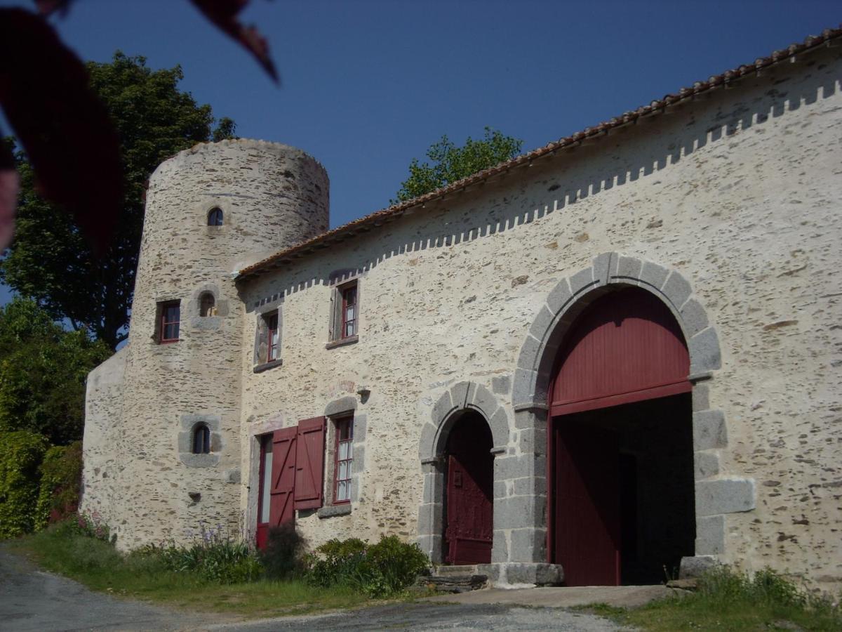 La Tour Des Laudes Bed & Breakfast Breuil-Barret Luaran gambar