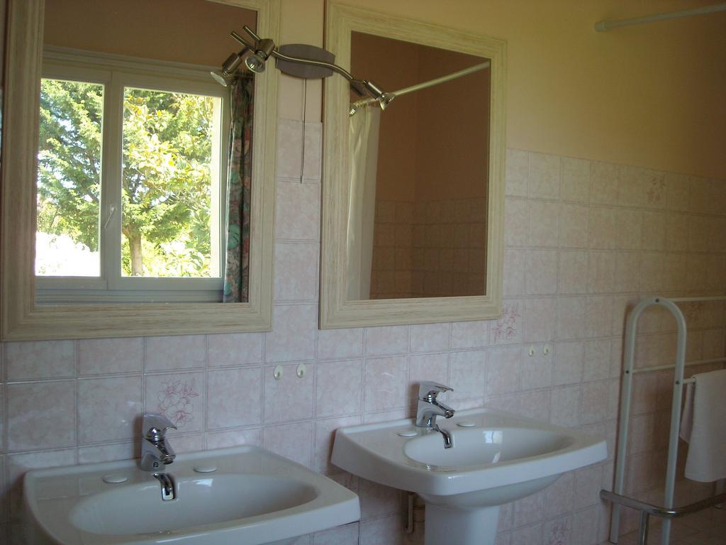 La Tour Des Laudes Bed & Breakfast Breuil-Barret Luaran gambar