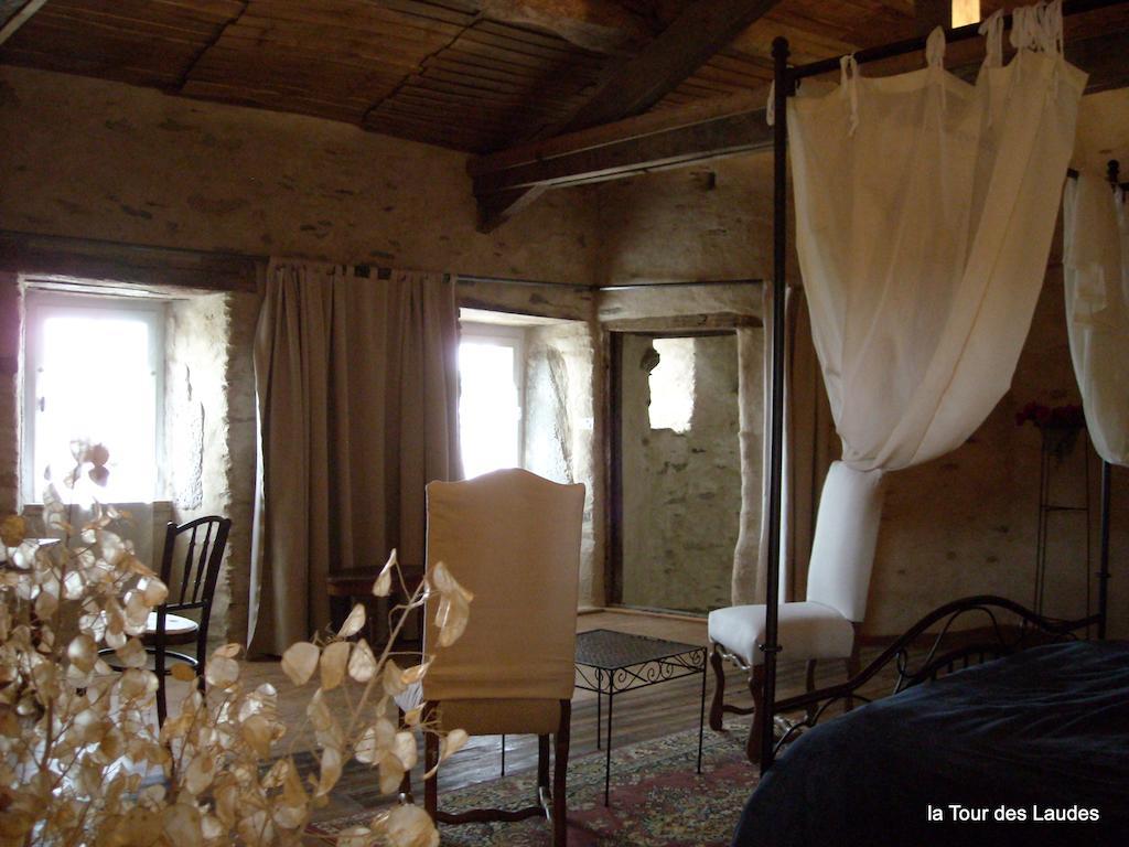 La Tour Des Laudes Bed & Breakfast Breuil-Barret Luaran gambar