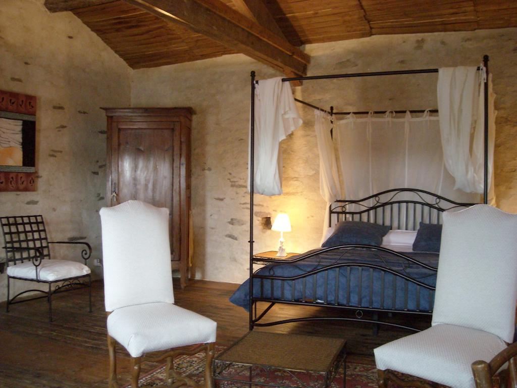 La Tour Des Laudes Bed & Breakfast Breuil-Barret Luaran gambar