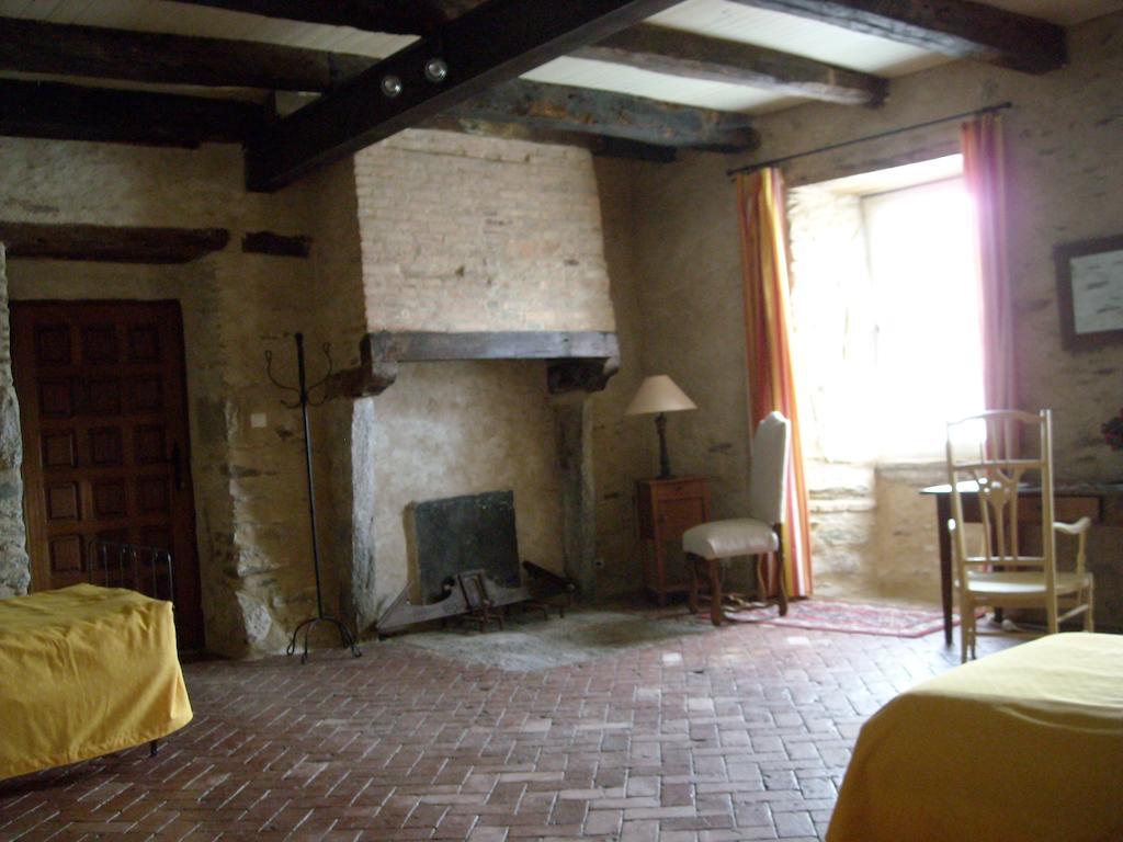 La Tour Des Laudes Bed & Breakfast Breuil-Barret Bilik gambar