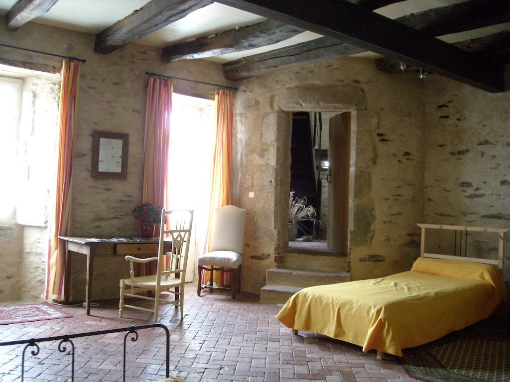 La Tour Des Laudes Bed & Breakfast Breuil-Barret Bilik gambar