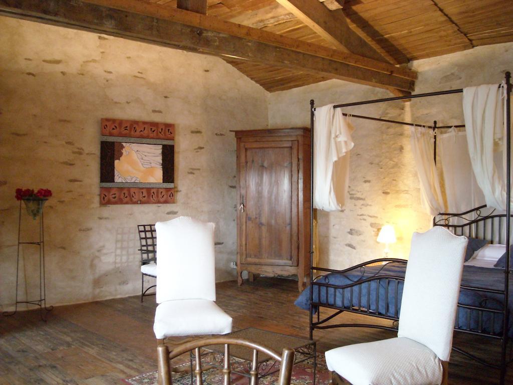 La Tour Des Laudes Bed & Breakfast Breuil-Barret Bilik gambar