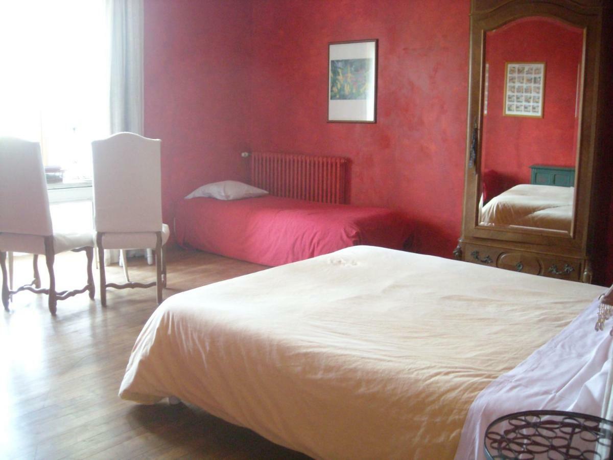 La Tour Des Laudes Bed & Breakfast Breuil-Barret Luaran gambar