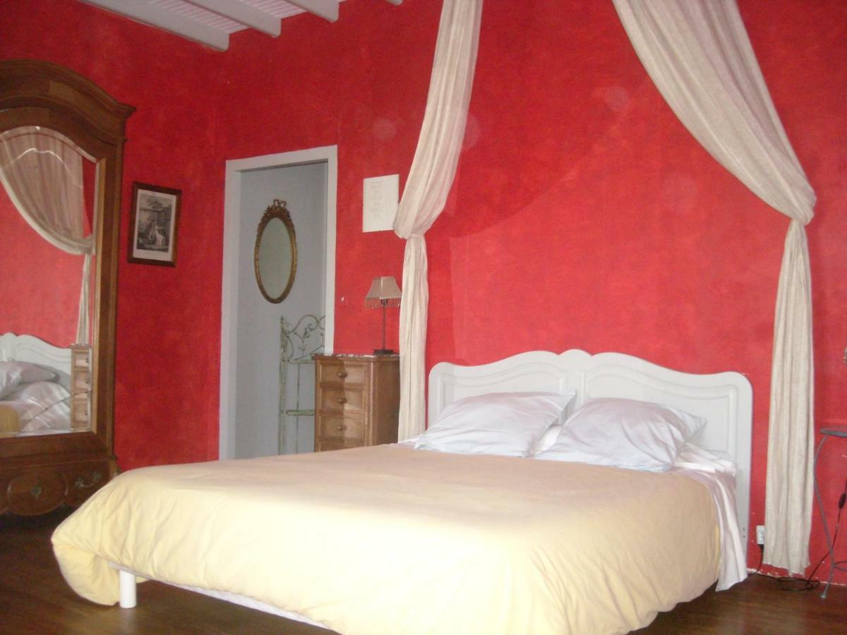 La Tour Des Laudes Bed & Breakfast Breuil-Barret Luaran gambar