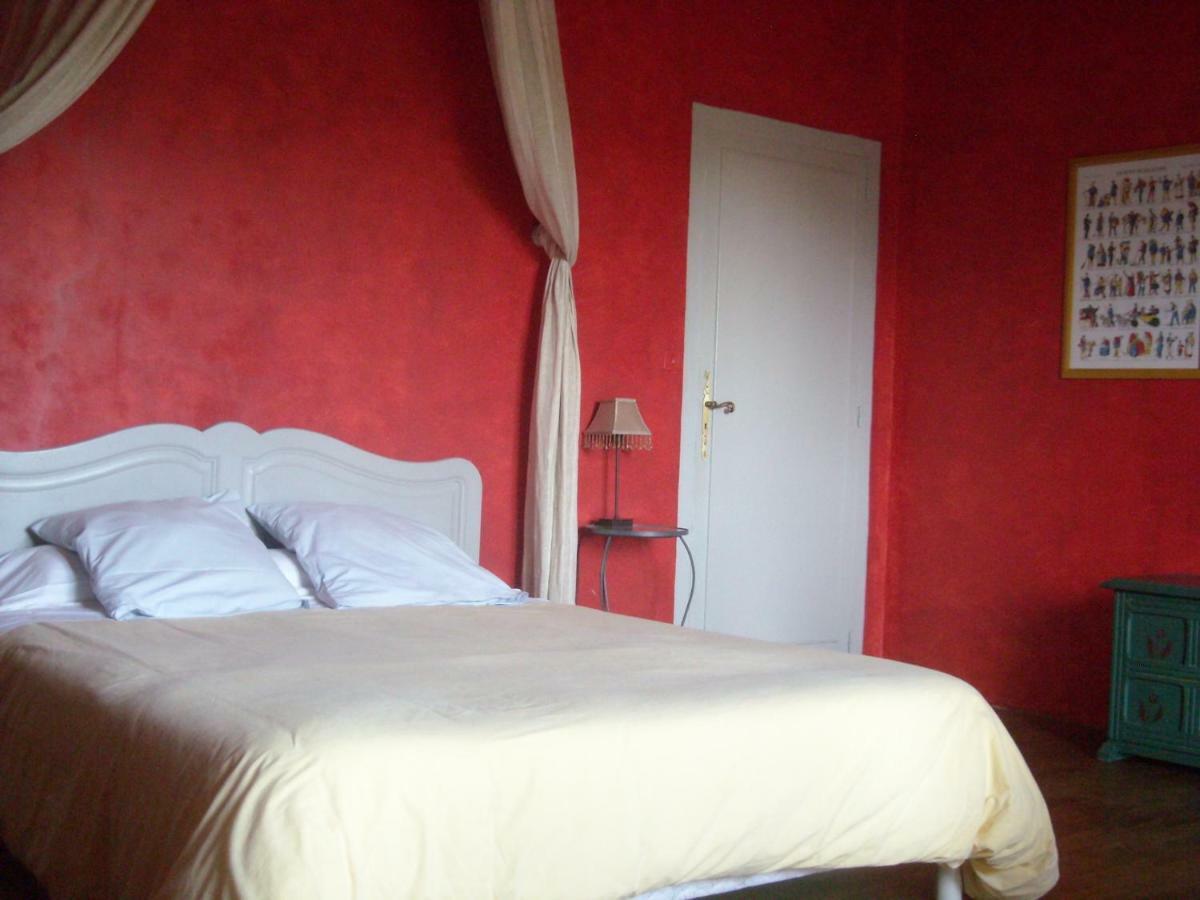 La Tour Des Laudes Bed & Breakfast Breuil-Barret Luaran gambar