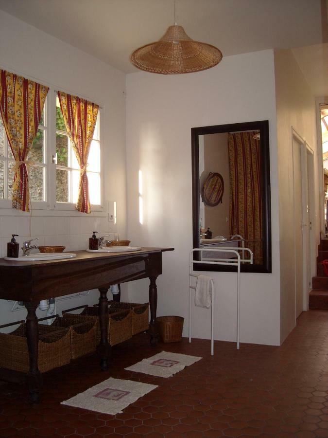 La Tour Des Laudes Bed & Breakfast Breuil-Barret Luaran gambar